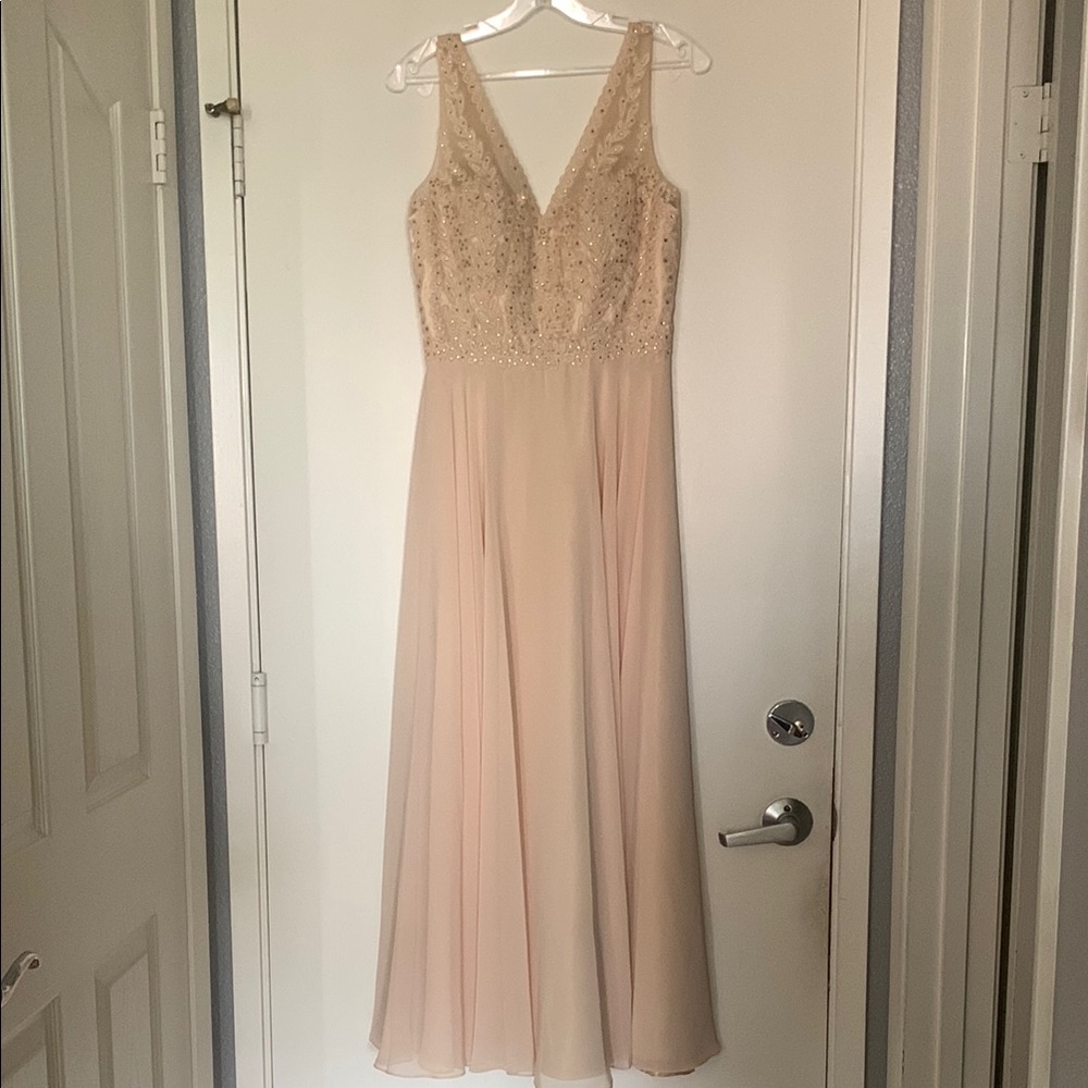 Elegant Cream Semi/Formal Sleeveless Dress